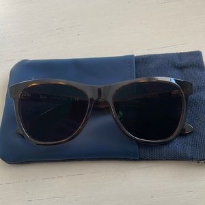 LIKE NEW Rayban unisex sunglasses